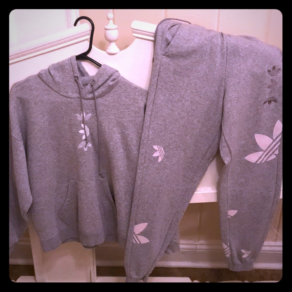 Women’s Addidas sweat outfit